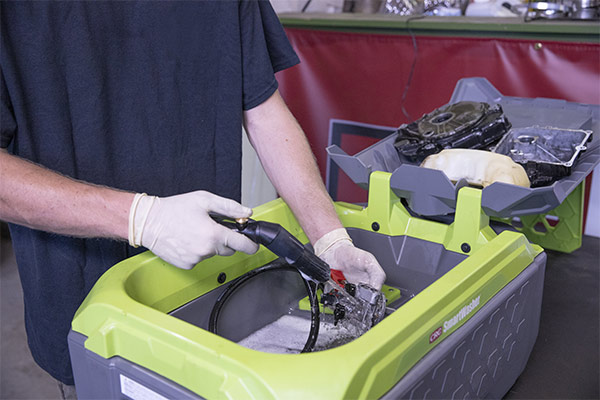 CRC Smartwasher® Benchtoppro® - Le Premier Laveur De Pièces Bioremédiateur Portable Et Stockable De L'industrie